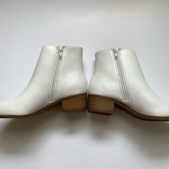 Restocked Kimbo vegan leather zipper ankle booties - Picture 5 of 5